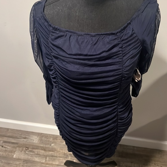 Navy Dress Off Shoulder -Fashion ti Fugure 2x NWT - Picture 2 of 6